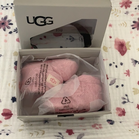 SOLD - Ugg for Baby Crib Boot - Pink; Size 1 - Picture 7 of 9